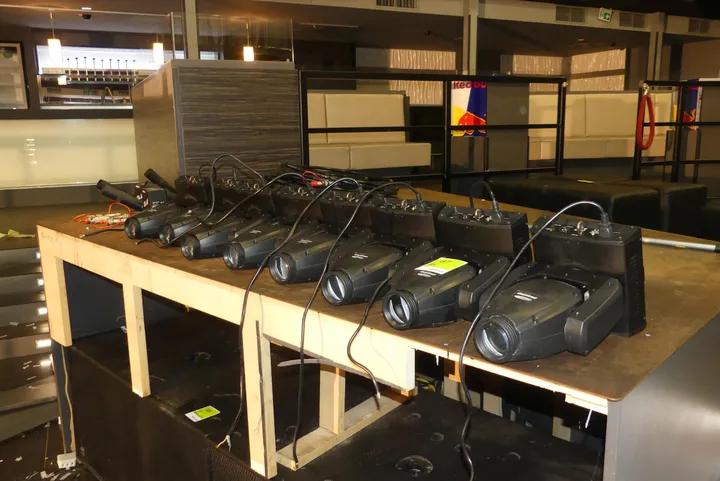 8x Showtec Moving Head Strahler Modell: Phantom Beam 20